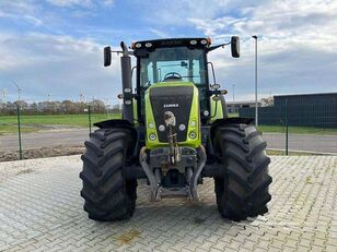 трактор колісний Claas Axion 810