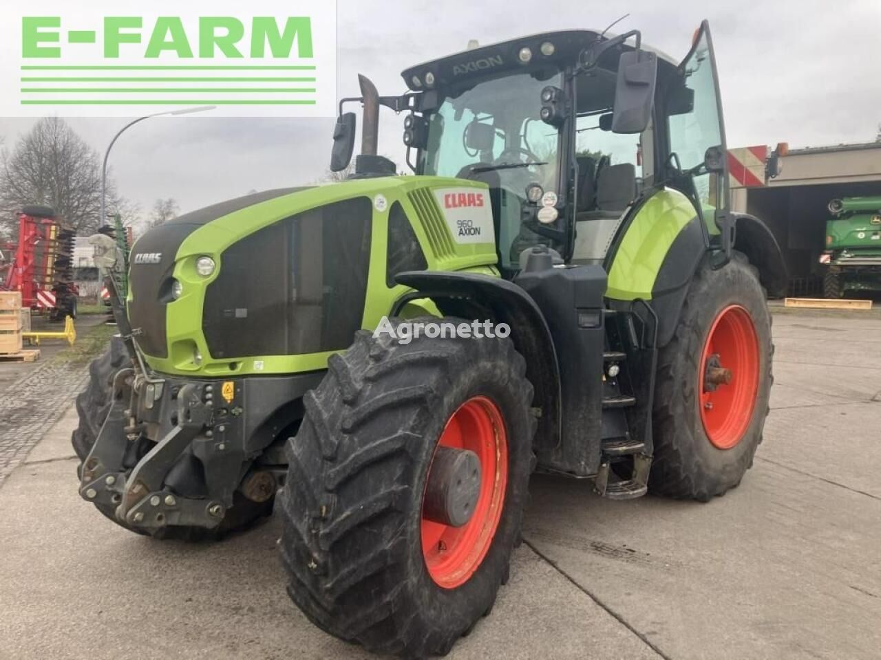 трактор колесный Claas axion 960