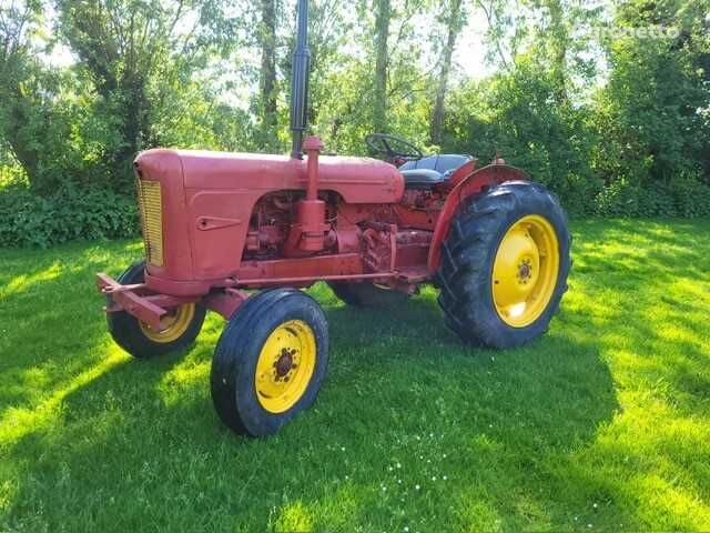 kolový traktor David Brown 850