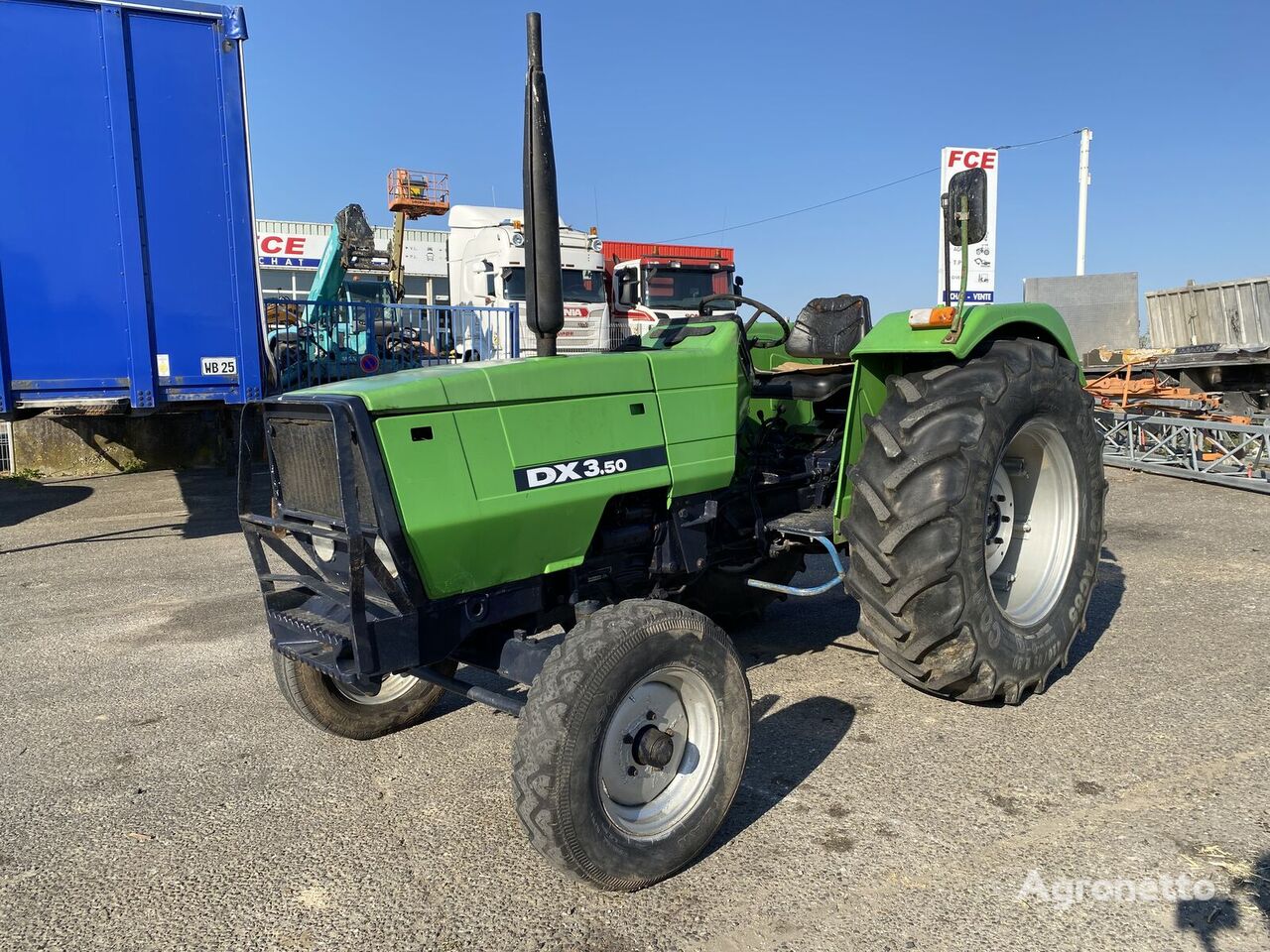 tracteur à roues Deutz-Fahr DX 3.50 endommagé