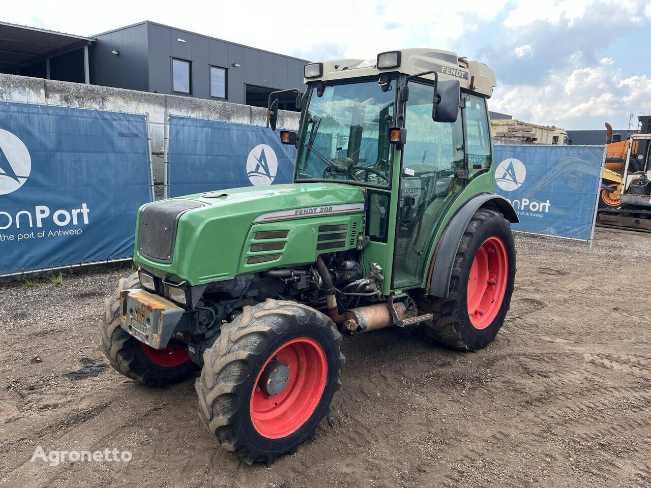 Fendt 208 wheel tractor