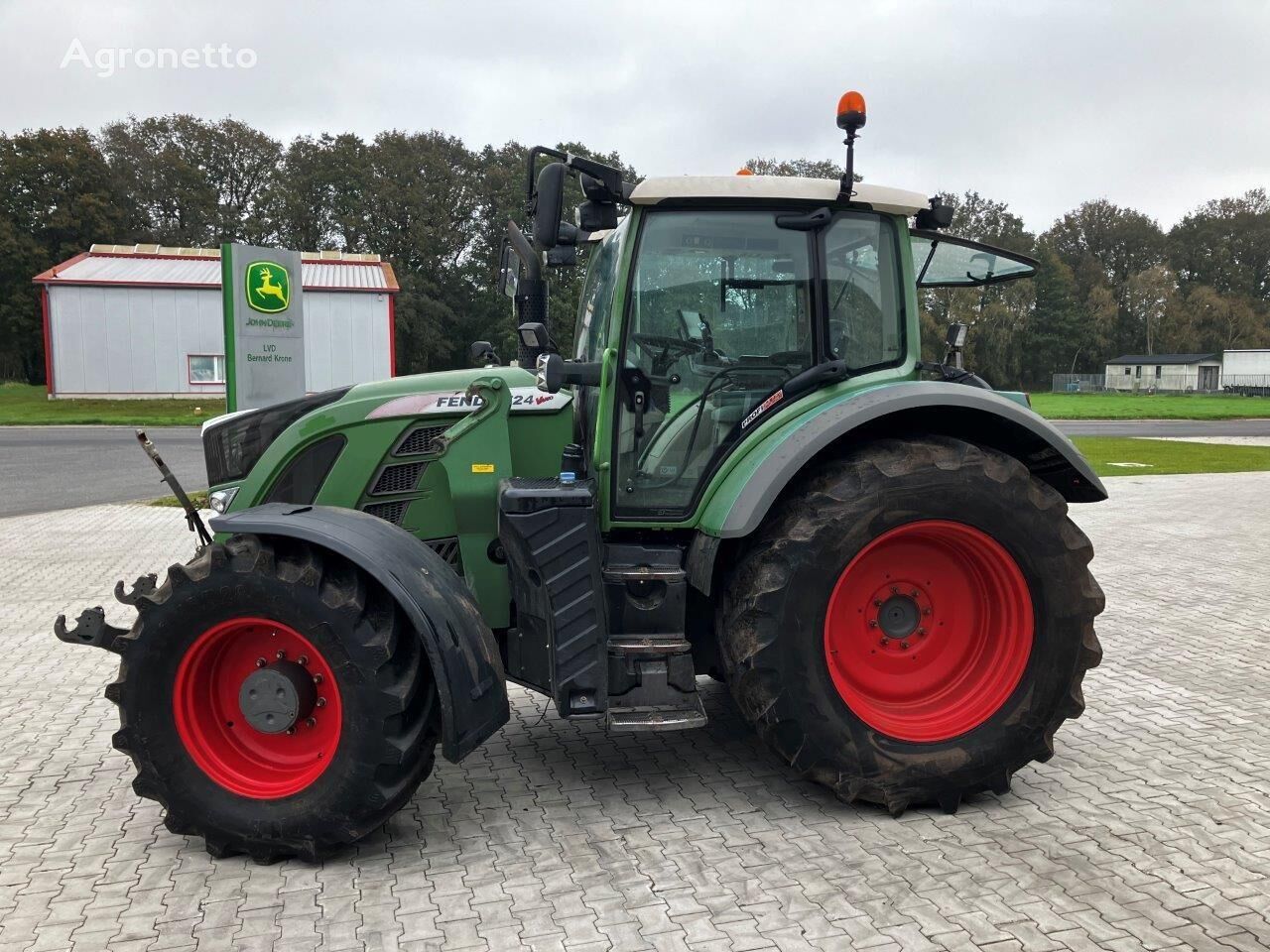 трактор колесный Fendt 716 Vario