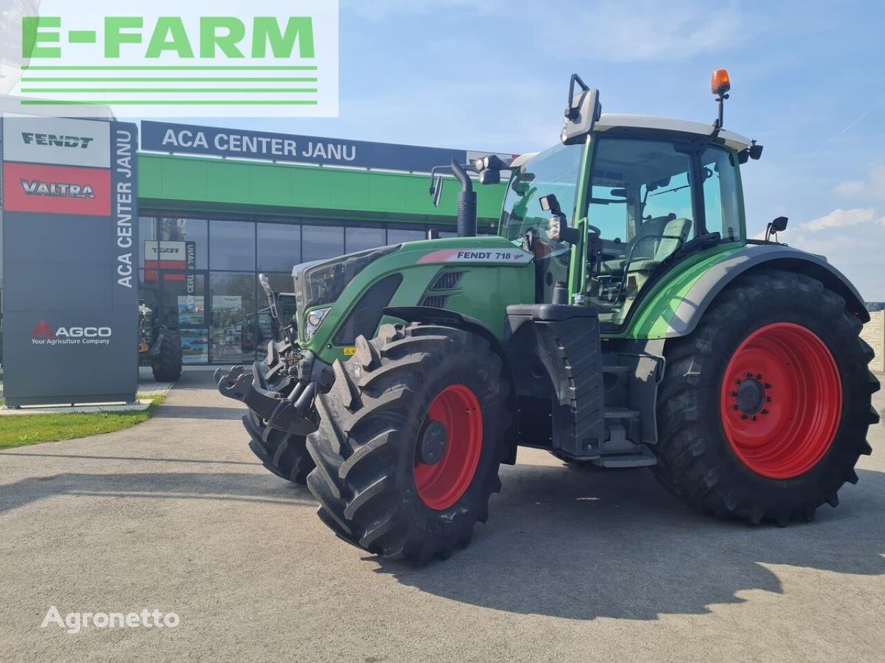 máy kéo bánh lốp Fendt 718 vario