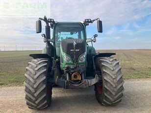 جرار بعجلات Fendt 718 vario