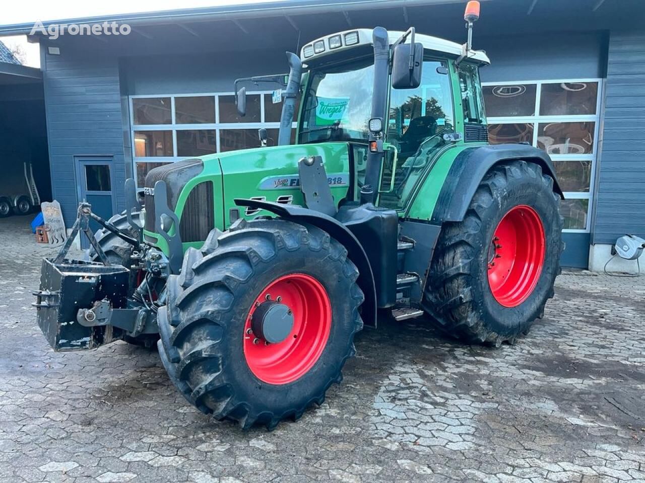 Fendt 818 COM2 mit Quicke Q75 wheel tractor