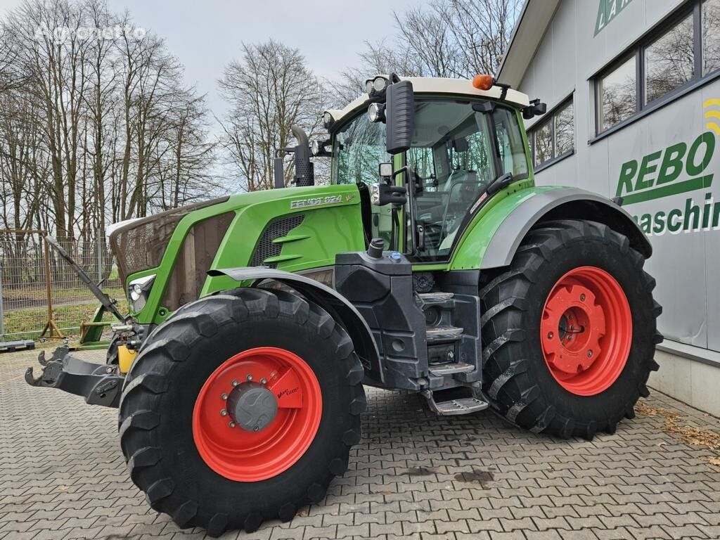 máy kéo bánh lốp Fendt 824 Vario ProfiPlus