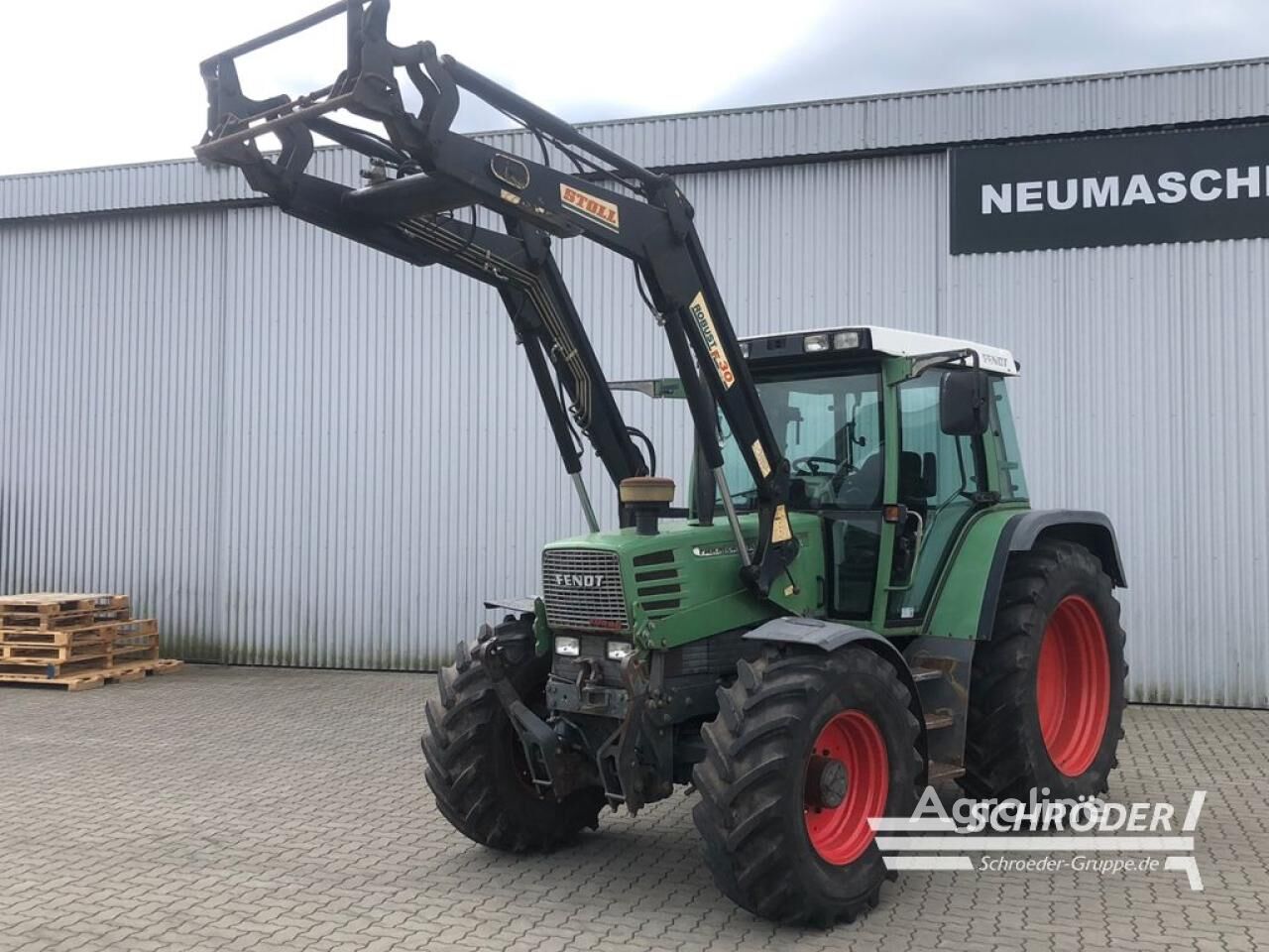 Tractor cu roţi Fendt FARMER 310 + STOLL ROBUST F30 - Agroline