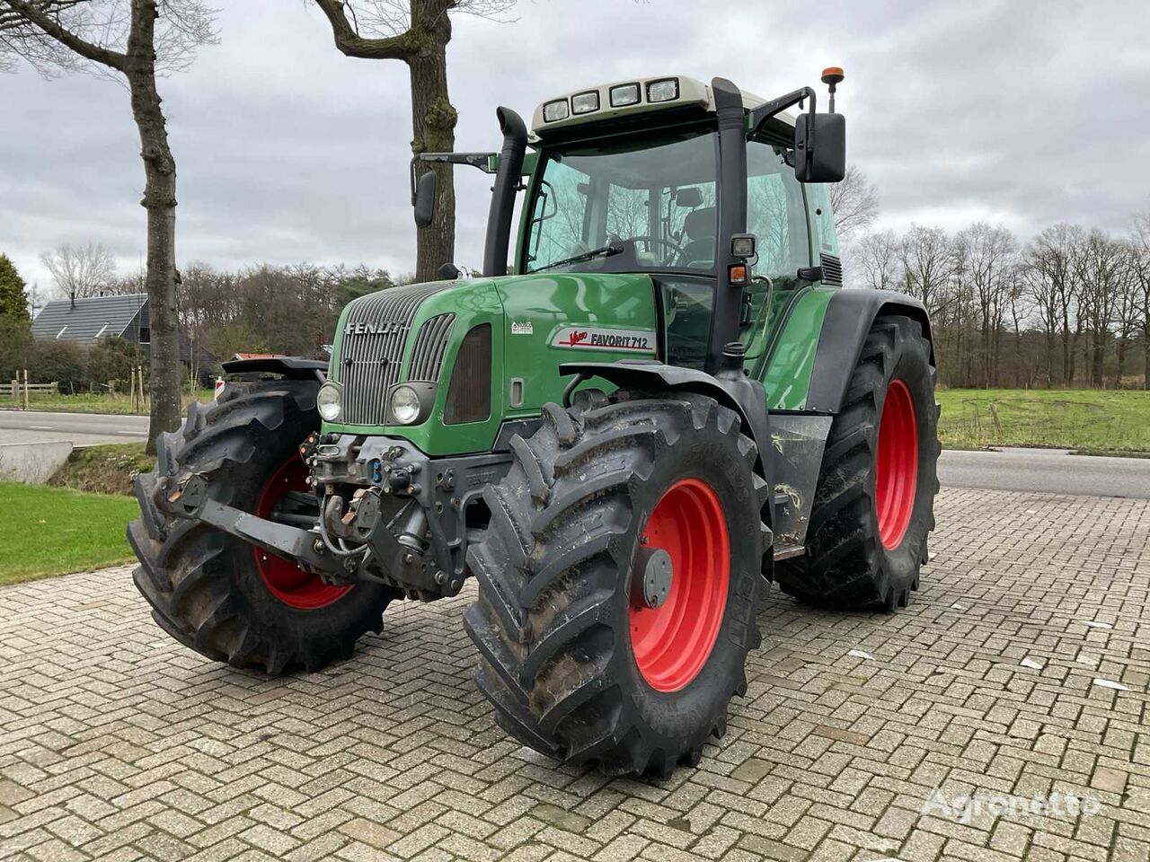 جرار بعجلات Fendt Favorit 712