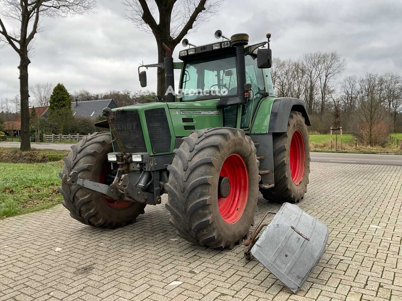 جرار بعجلات Fendt Favorit 916