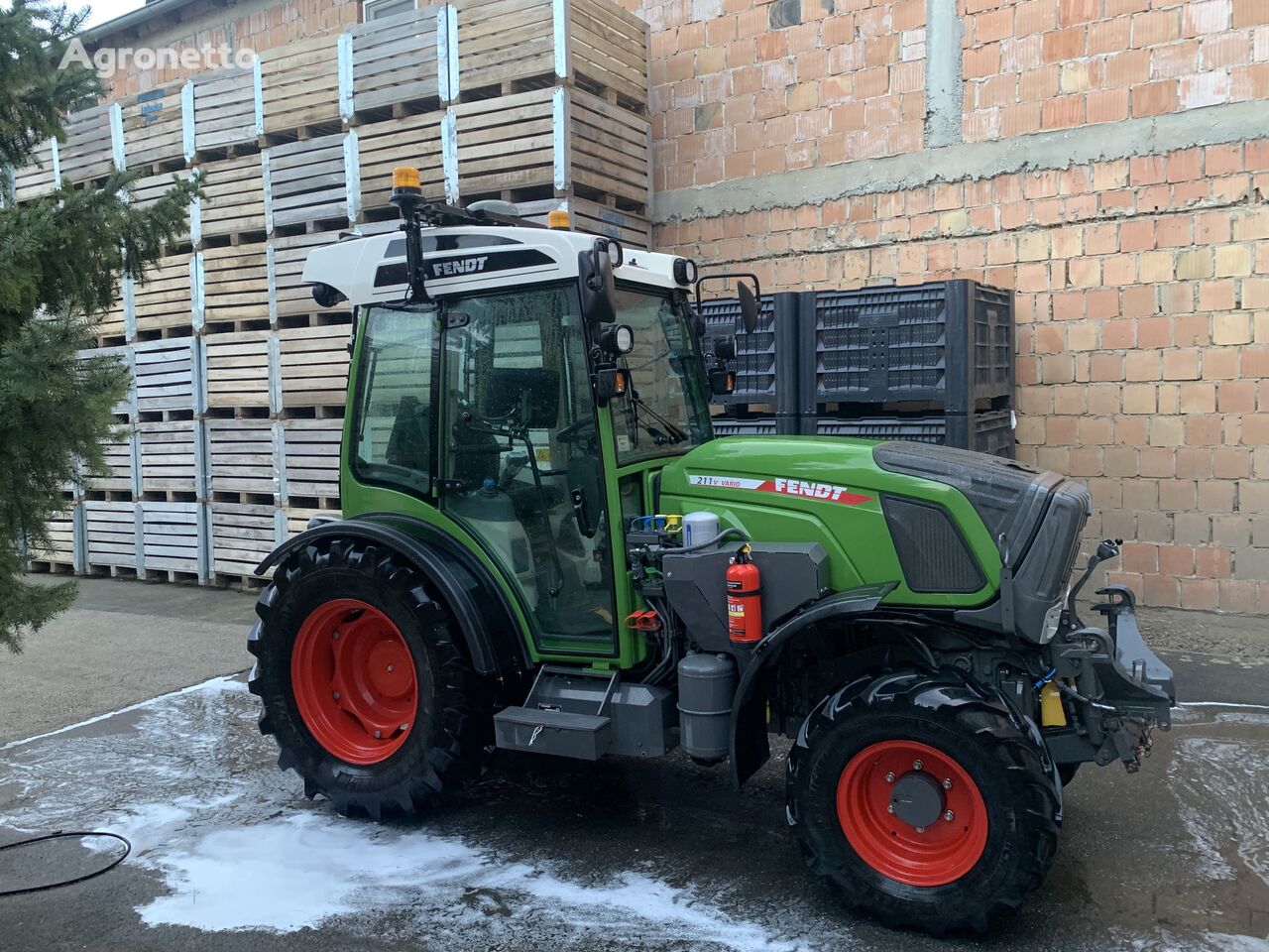 Fendt Vario 211V traktor točkaš