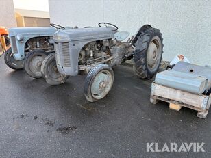 Ferguson 31 traktor på hjul