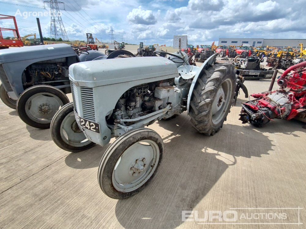 Ferguson Ferguson petrol tractor, 2WD wheel tractor