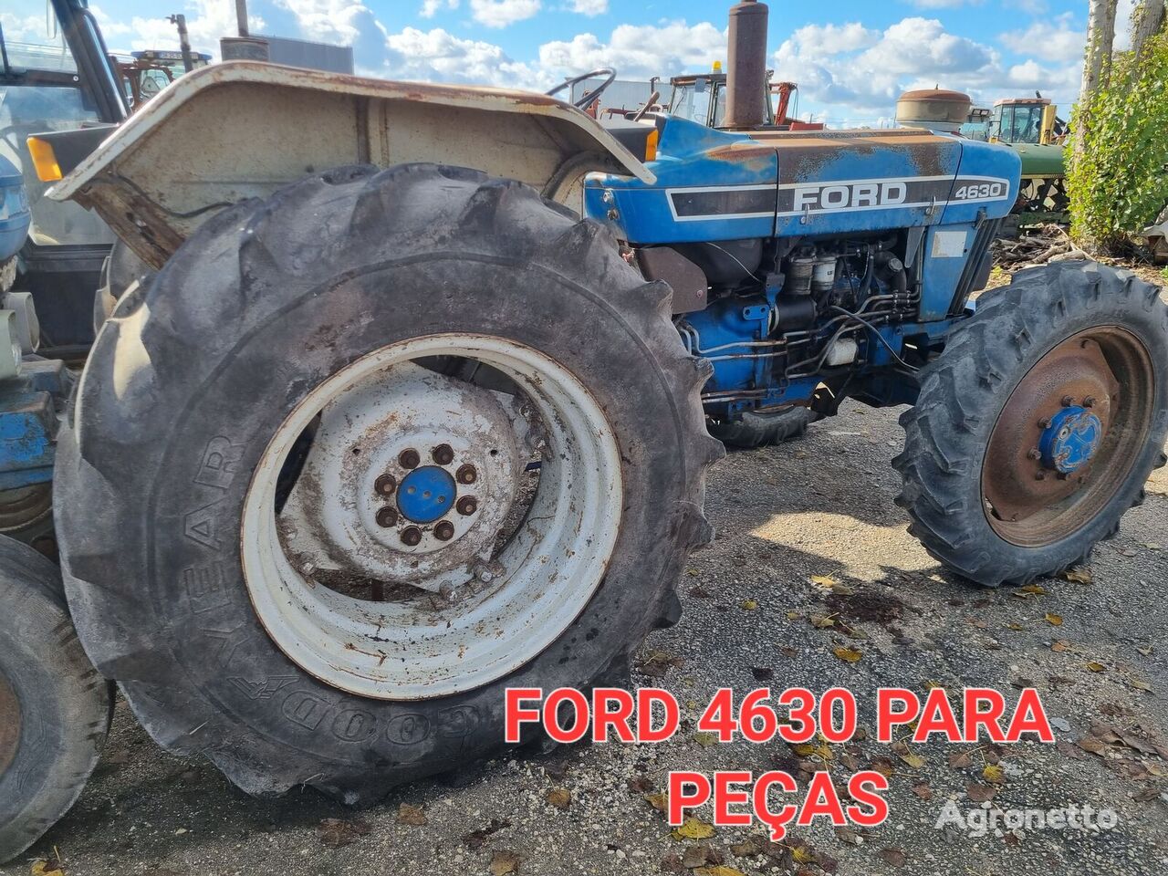 用于获取部件的轮式拖拉机 Ford 4630DT