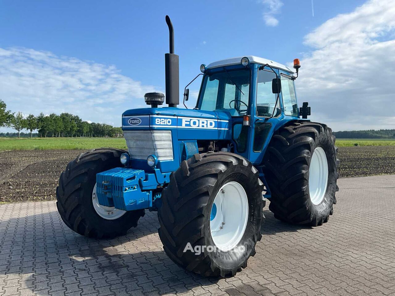 Ciągnik kołowy Ford 8210 - Agroline