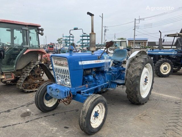 جرار بعجلات Ford TRACTOR(FORD)