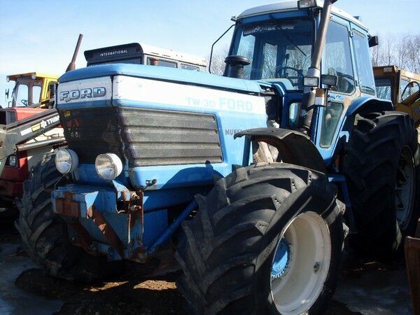 Tracteur à roues Ford TW 30 - Agronetto