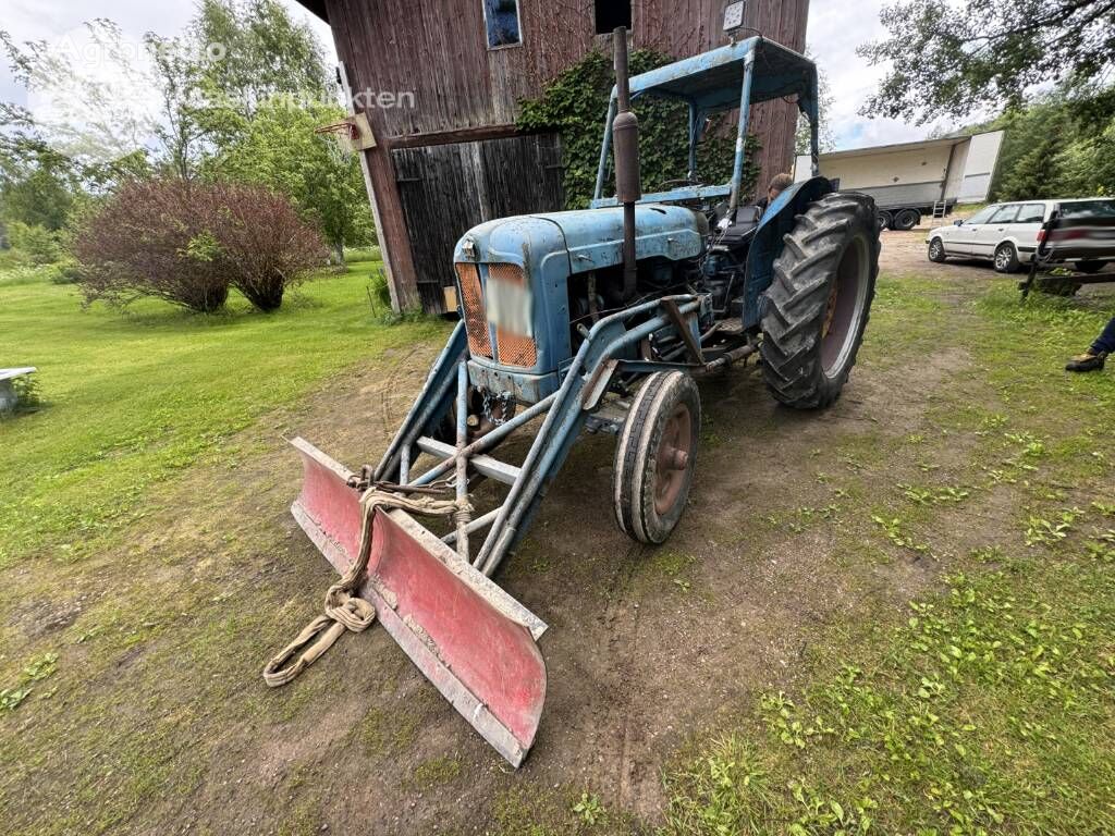 трактор колесный Fordson Major