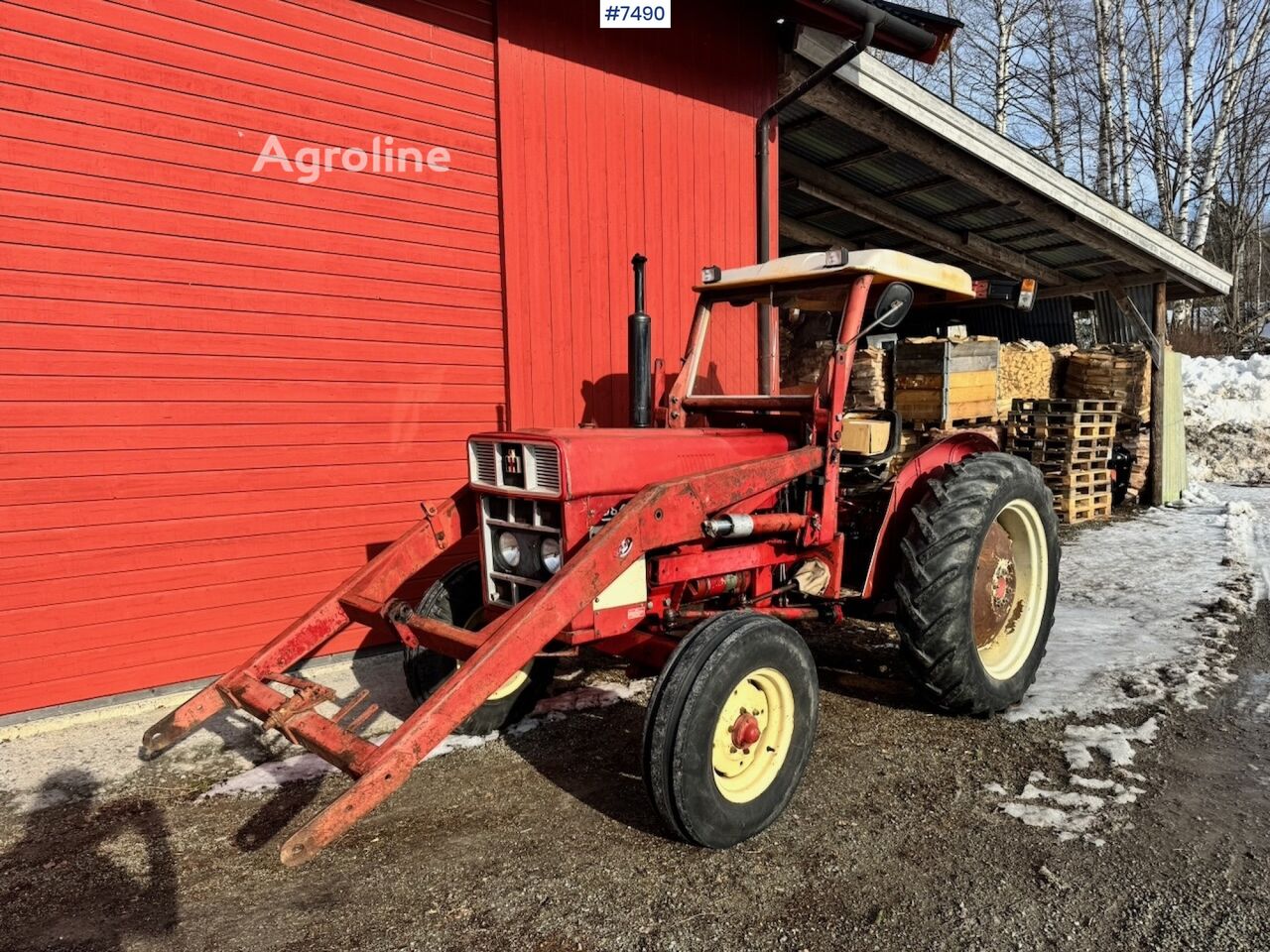Traktor roda International 384 - Agroline
