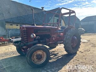 tracteur &agrave; roues International B 275