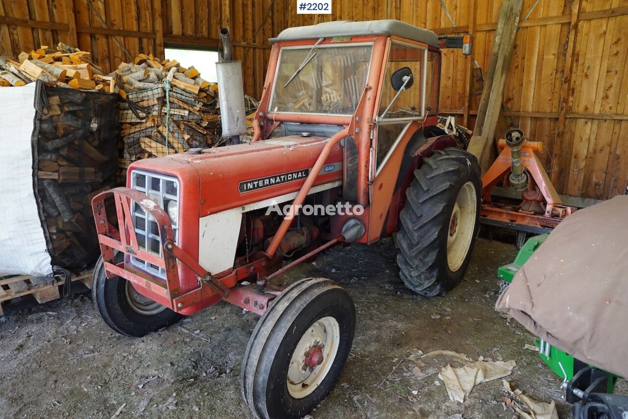 tracteur à roues International Harvester 444