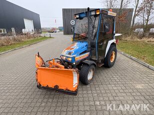 جرار بعجلات Iseki Kompakttraktor med plov og spreder Iseki