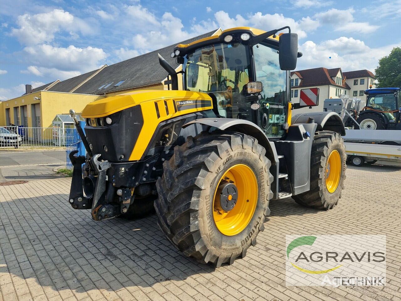 трактор колесный JCB Fastrac 4220