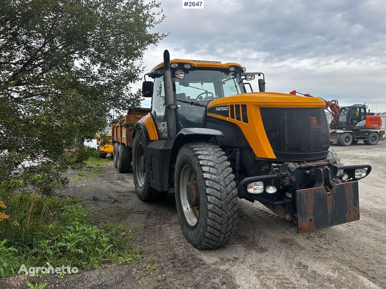 kolový traktor JCB Fastrac 8310