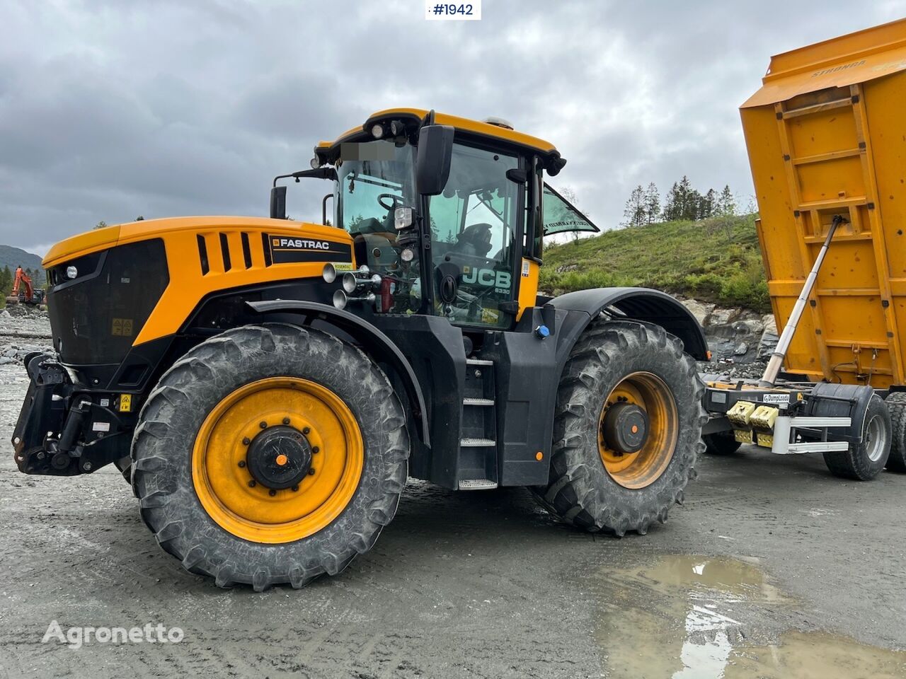 трактор колесный JCB Fastrac 8330