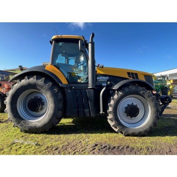 JCB TRACTOR(JCB) wheel tractor