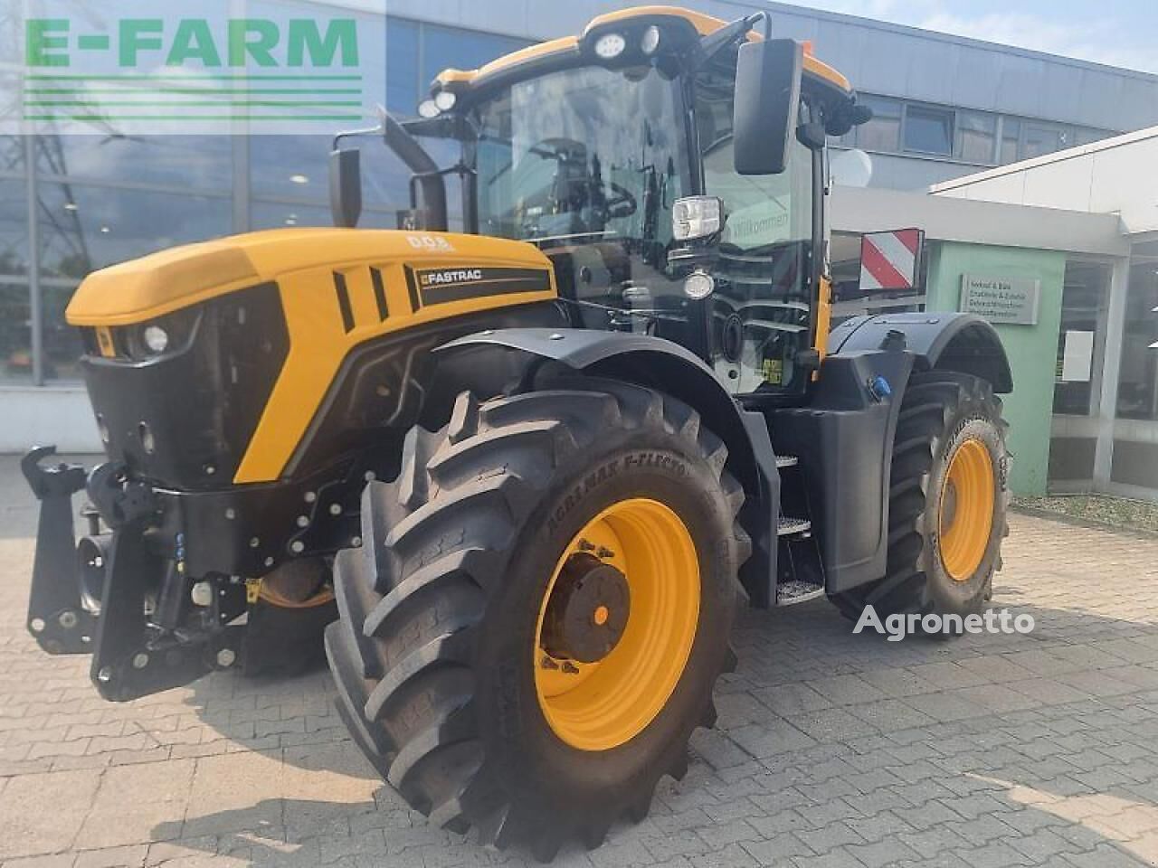 JCB fastrac 4220 70 kmh wheel tractor