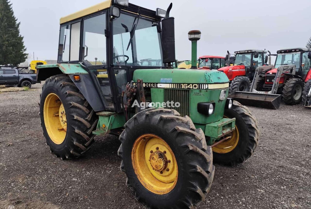 tracteur à roues John Deere 1640