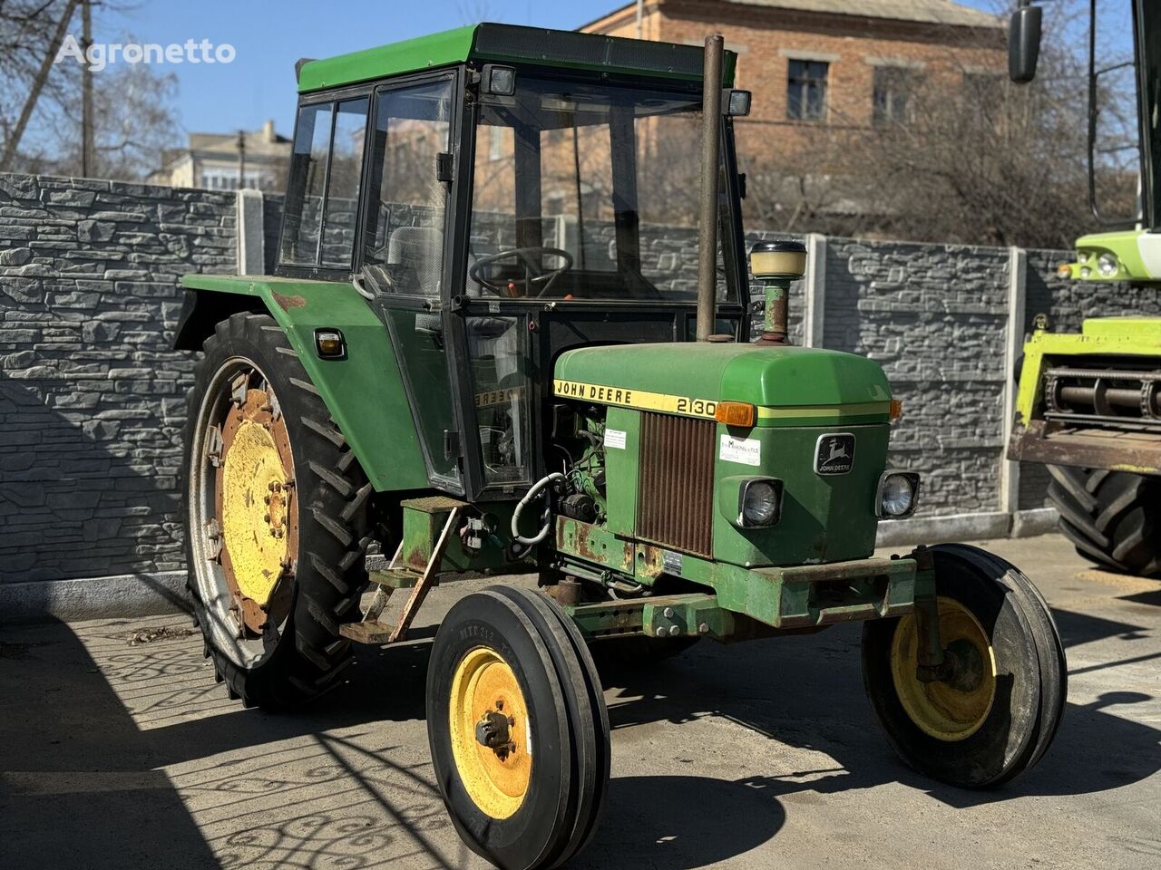 تراکتور چرخ دار John Deere 2130