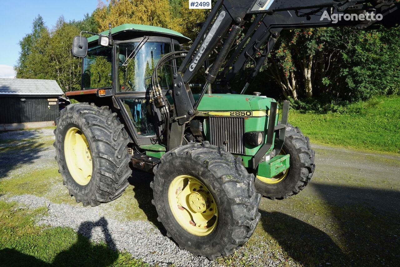 trattore gommato John Deere 2850