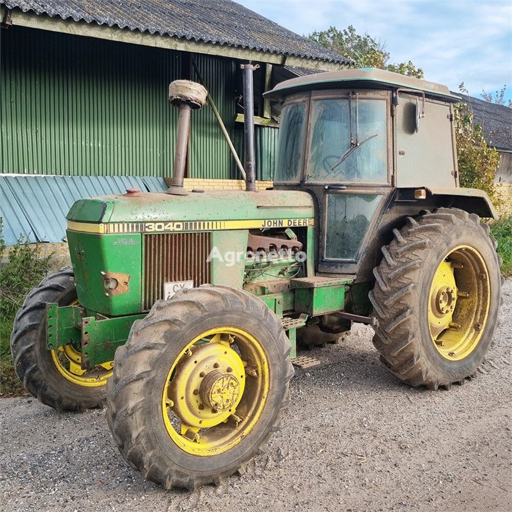 John Deere 3040 wheel tractor