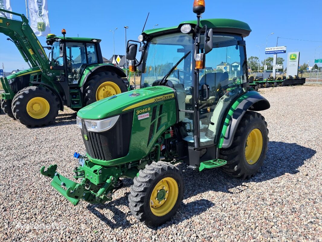 tracteur à roues John Deere 3046R neuf