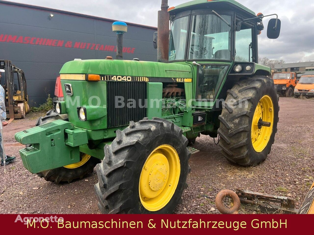 جرار بعجلات John Deere 4040