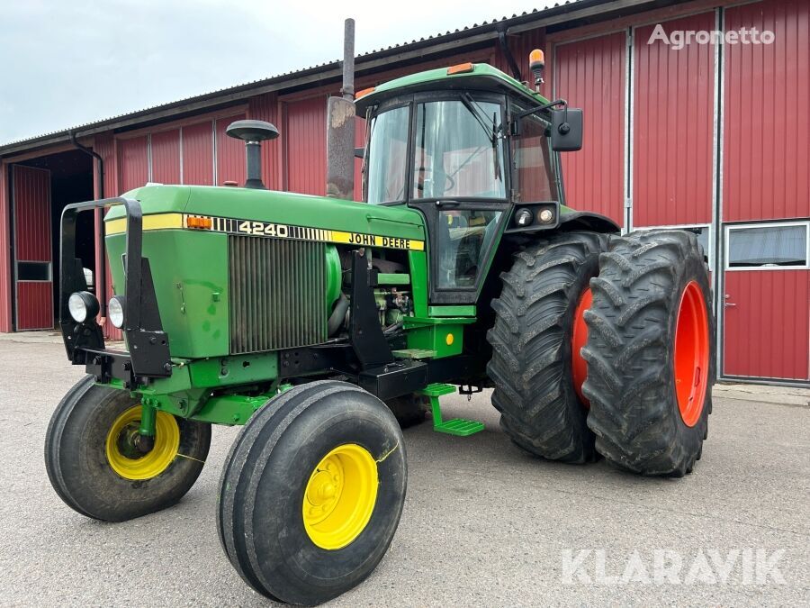 John Deere 4240 wheel tractor