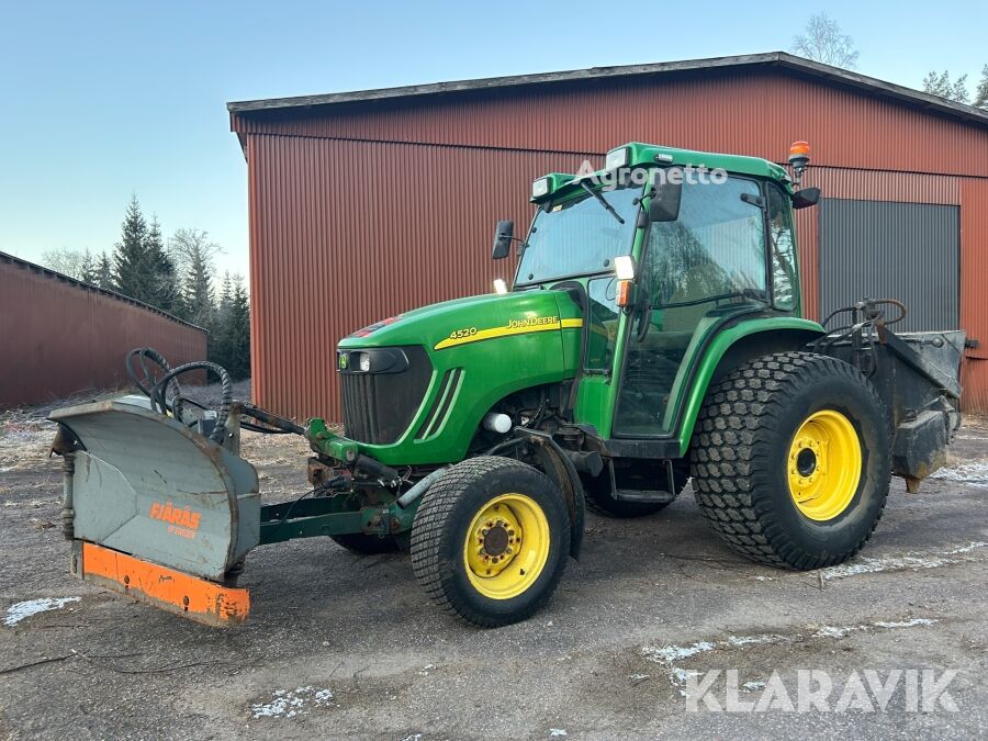 трактор колесный John Deere 4520