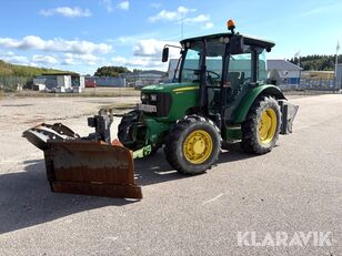 tracteur &agrave; roues John Deere 5055 E