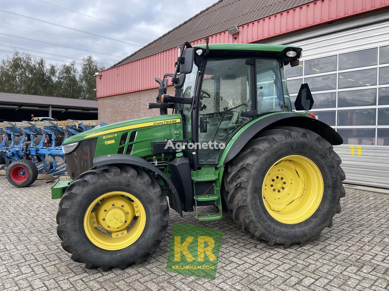 трактор колесный John Deere 5090R