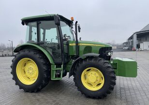 kolový traktor John Deere 5720