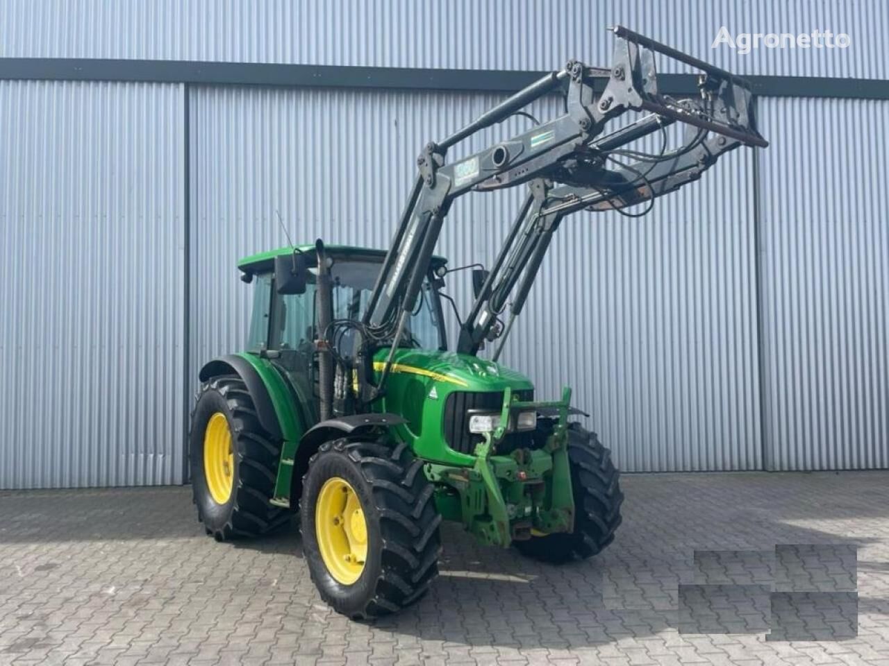 John Deere 5820 traktor på hjul