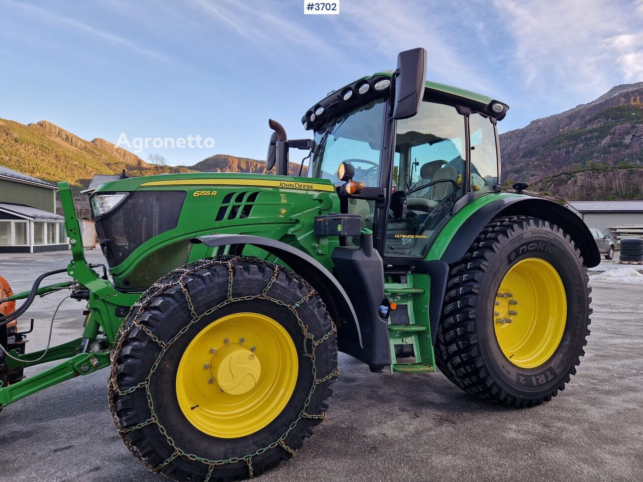 Máy kéo bánh lốp John Deere 5820 - Agronetto