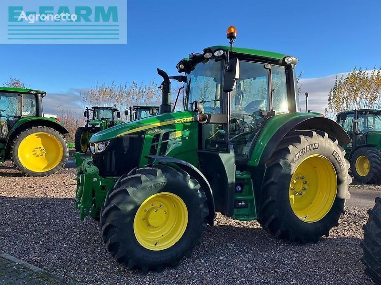 جرار بعجلات John Deere 6100m aq+