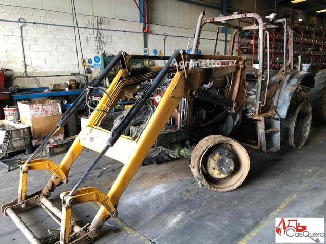 tracteur à roues John Deere 6120 pour pièces détachées