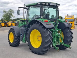 tracteur &agrave; roues John Deere 6135 R