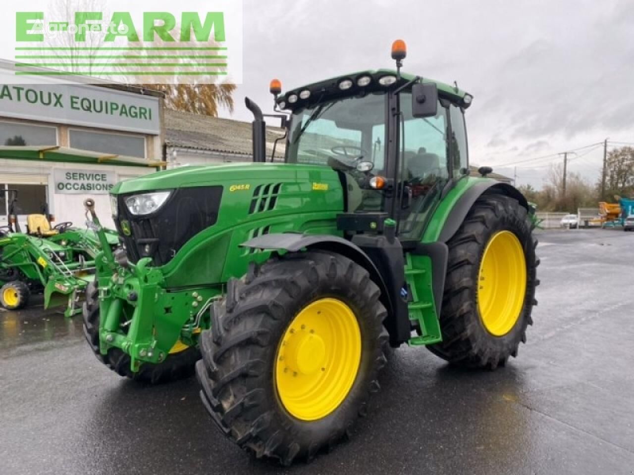 traktor na kolesih John Deere 6145r