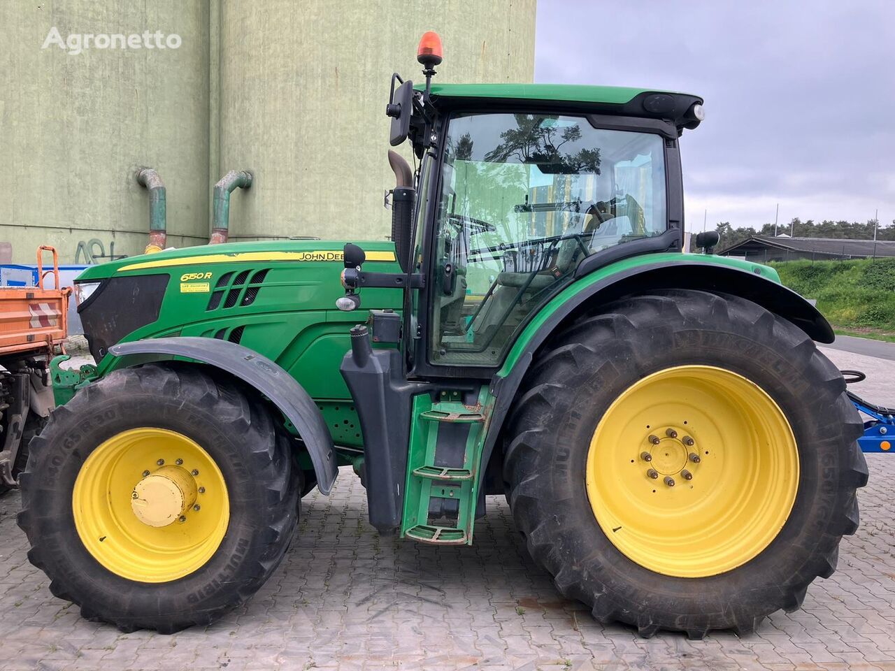 John Deere 6150R traktor på hjul