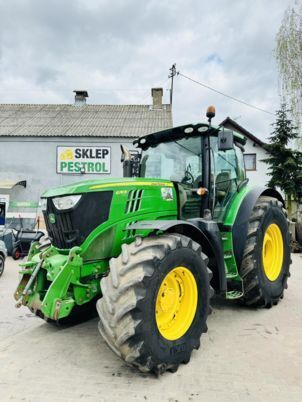 John Deere 6210R traktor på hjul