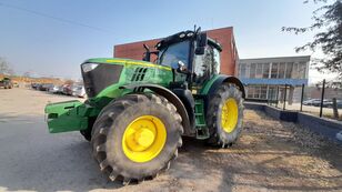 трактор колесный John Deere 6215R